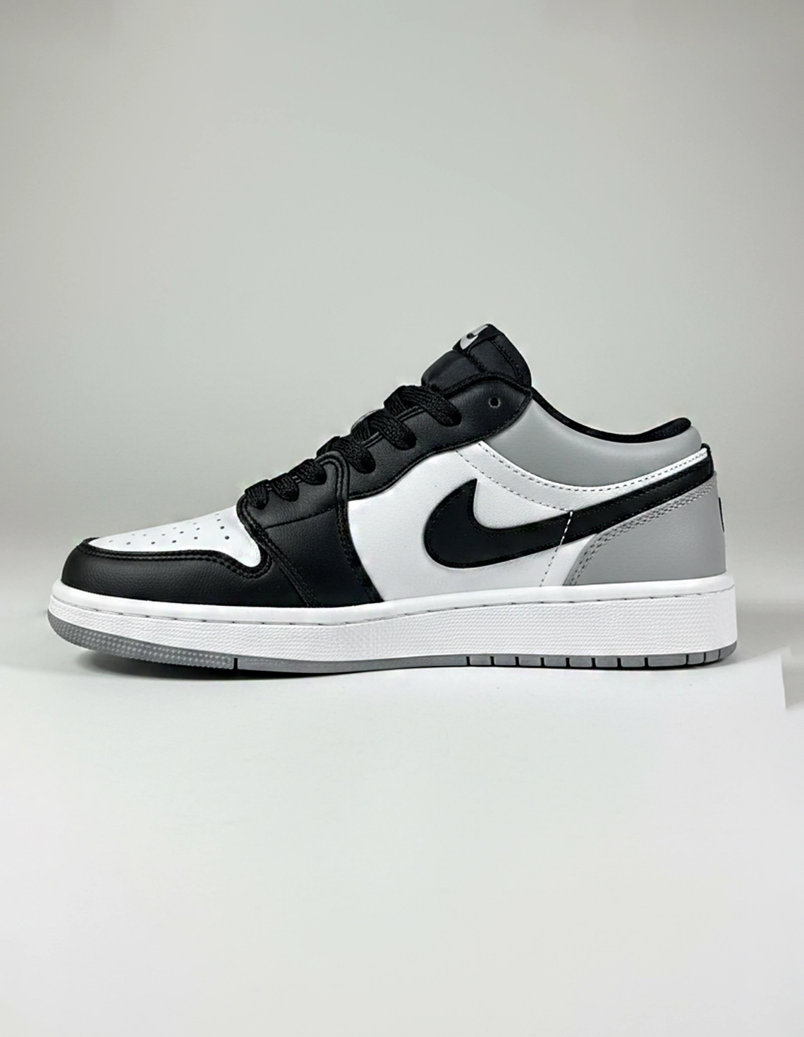 کفش روزانه زنانه نایک Nike Air Jordan 1 Low LX W
